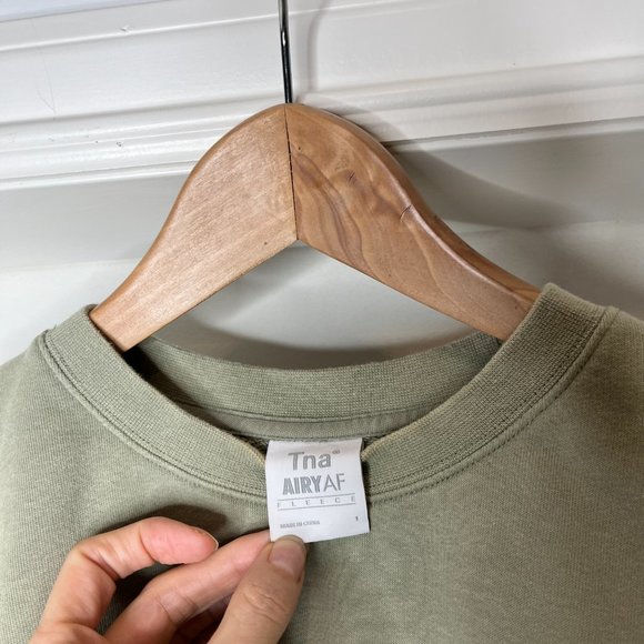 Aritzia TNA AiryAF Fleece Cropped crewneck, Size 1 = oversized SMALL - Picture 6 of 7